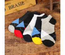 今夏必buy！潮流襪子新風尚，穿出你的個性態度